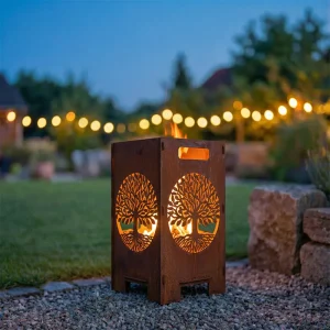 Brennender Feuerkorb mit Lebensbaum Motiv für in den Garten