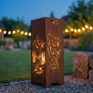 Brennende Feuersäule im Kanada Look mit Bär und Gebirge Landschaft